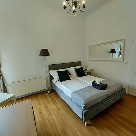 I Na Deptaku Apartment